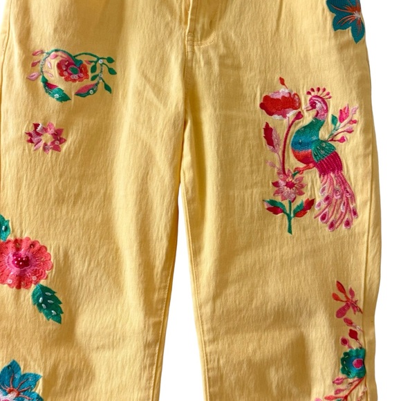 DG2 Diane Gilman Embellished Yellow Jeans Embroidered Peacock Flowers 6P - Picture 2 of 6